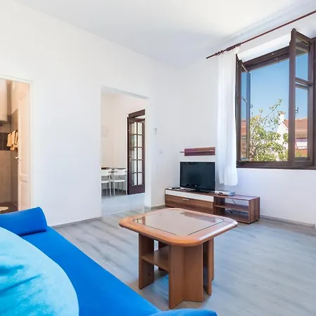 Elio Apartment *